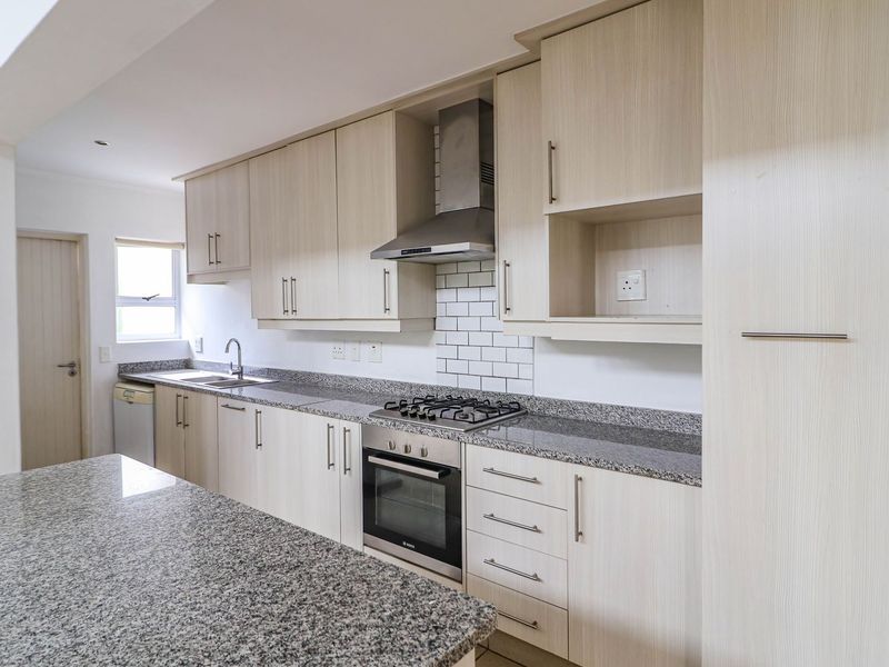 For Sale 3 bedroomed Townhouse - Photo 5