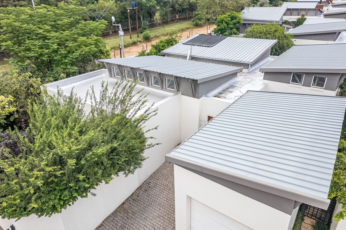 For Sale 3 bedroomed Townhouse - Photo 2