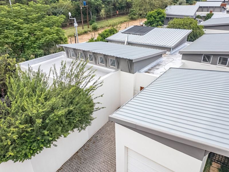 For Sale 3 bedroomed Townhouse - Photo 2