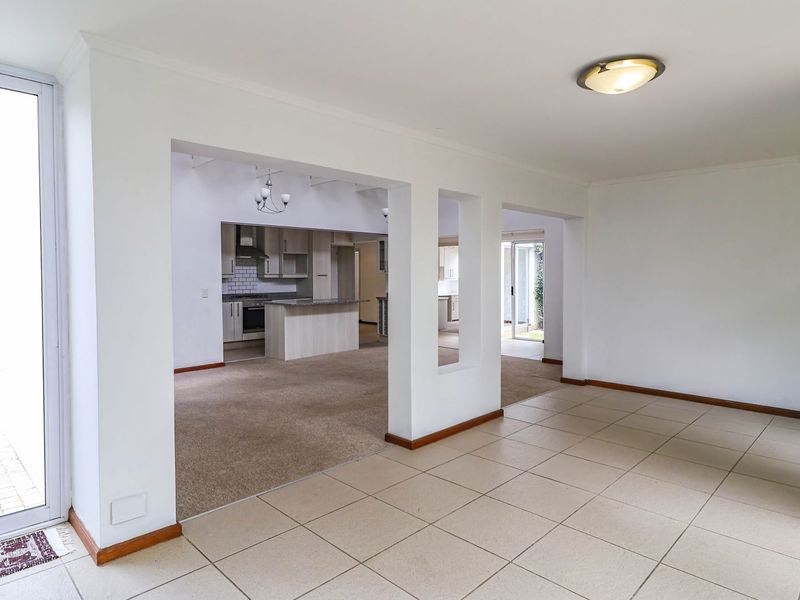 For Sale 3 bedroomed Townhouse - Photo 9