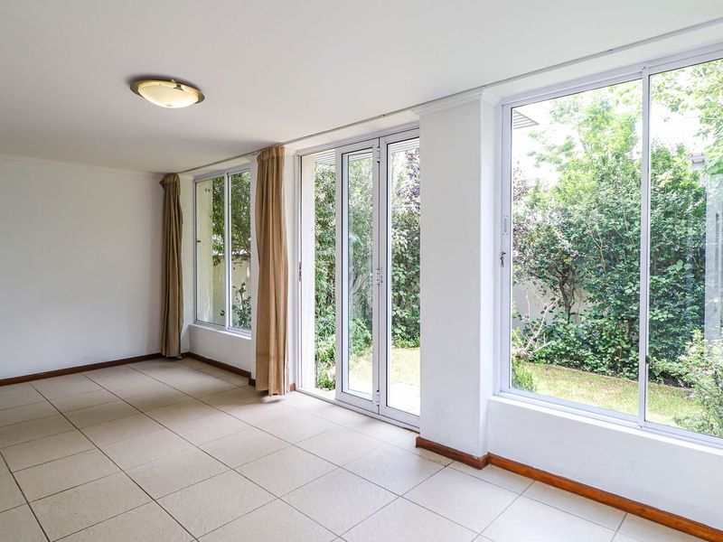 For Sale 3 bedroomed Townhouse - Photo 8