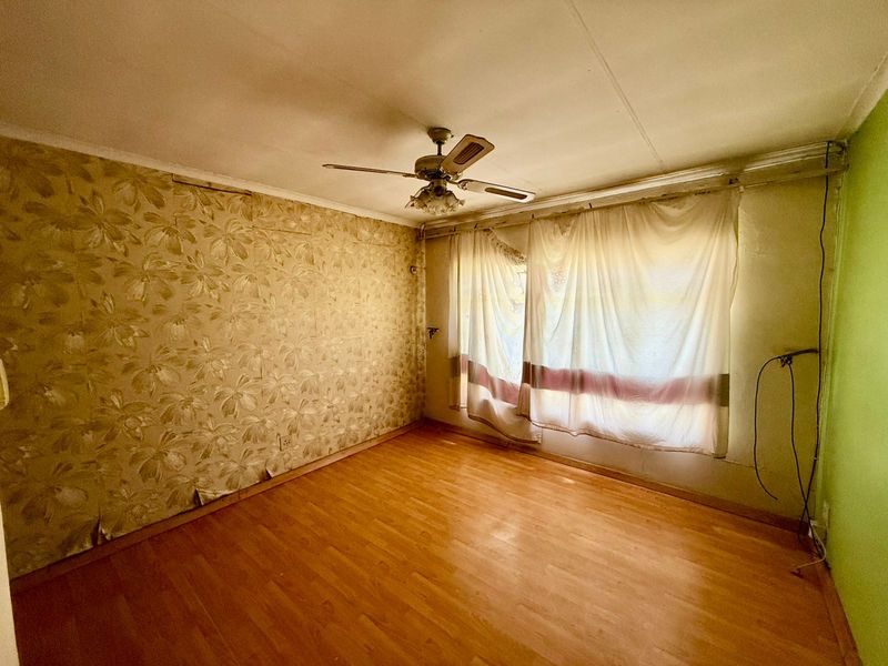 3 Bedroom House for Sale . - Photo 9