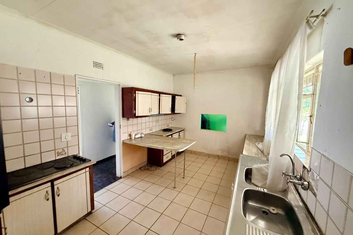 3 Bedroom House for Sale . - Photo 5