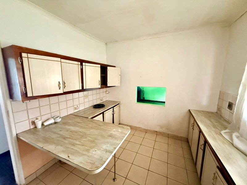 3 Bedroom House for Sale . - Photo 7