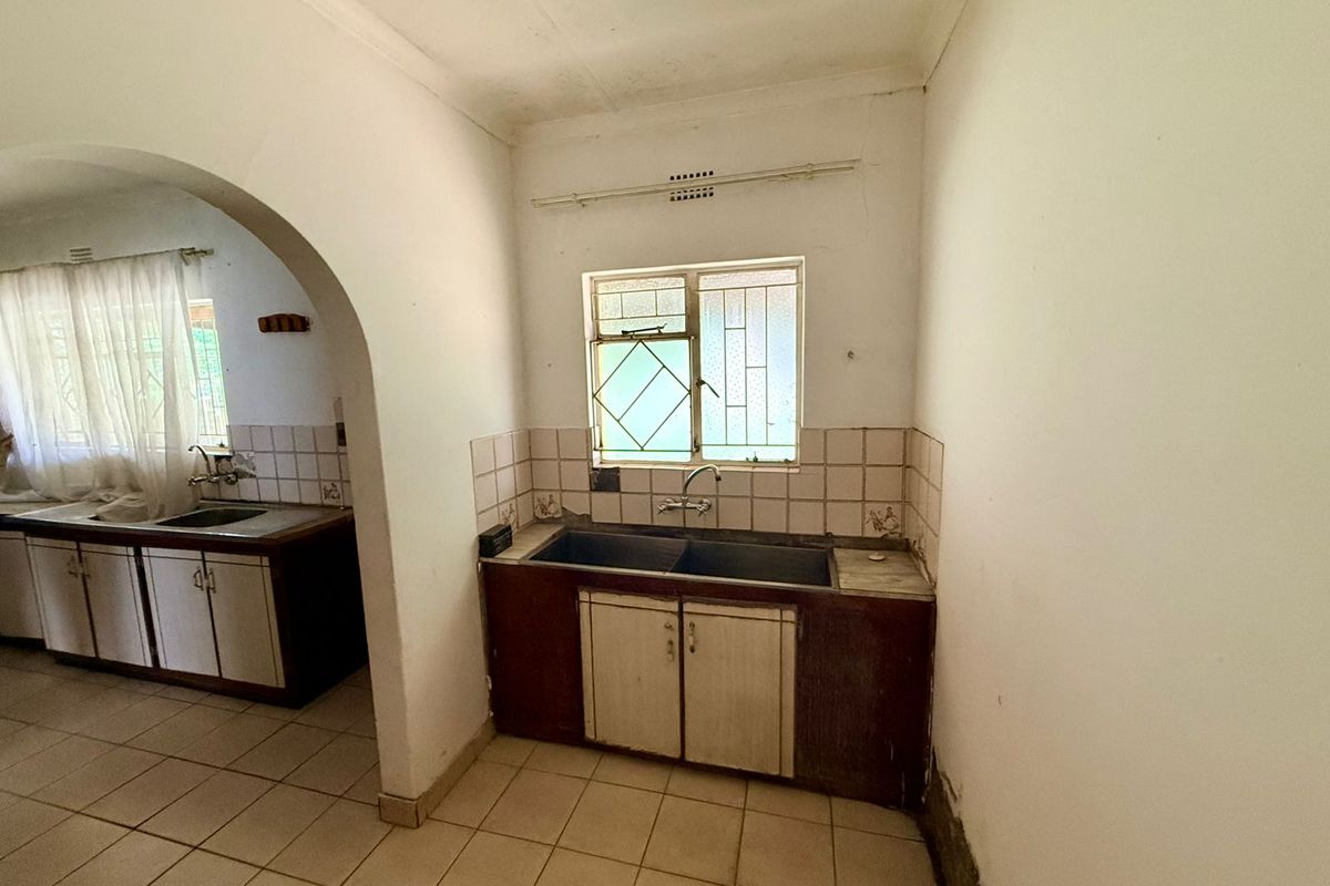 3 Bedroom House for Sale . - Photo 4