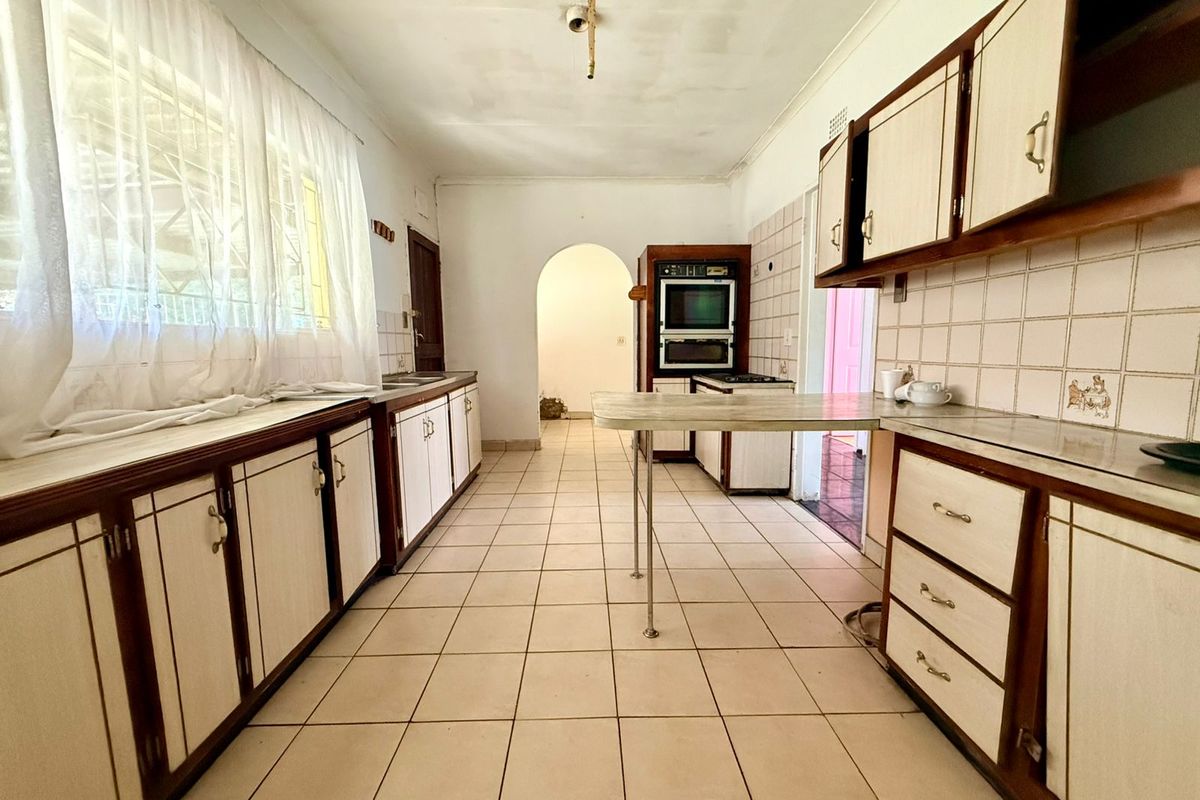 3 Bedroom House for Sale . - Photo 3