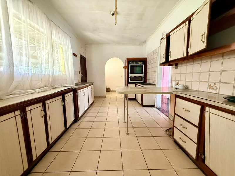 3 Bedroom House for Sale . - Photo 3