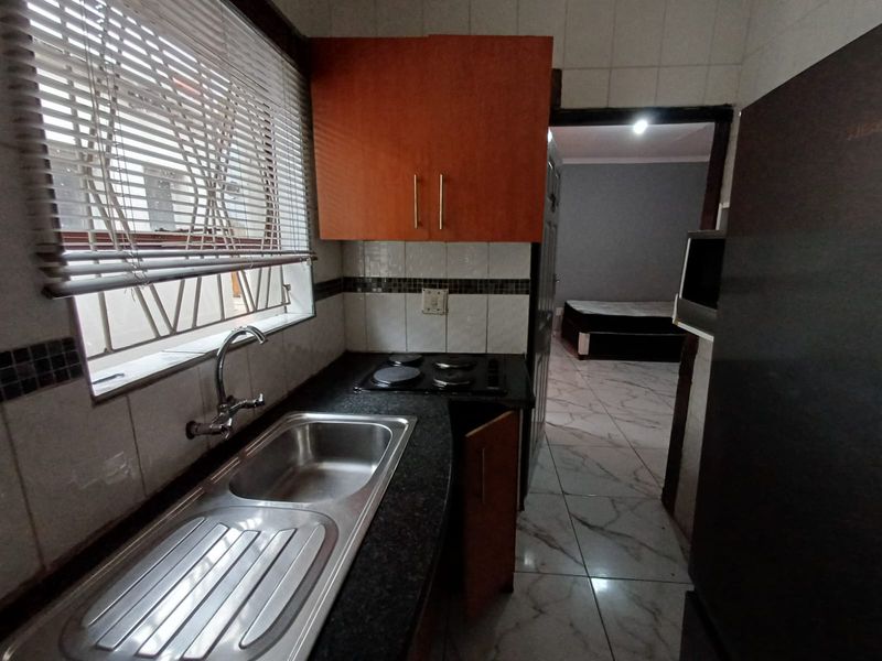 HUGE INVESTMENT PROPERTY IN SE 7. - Photo 7