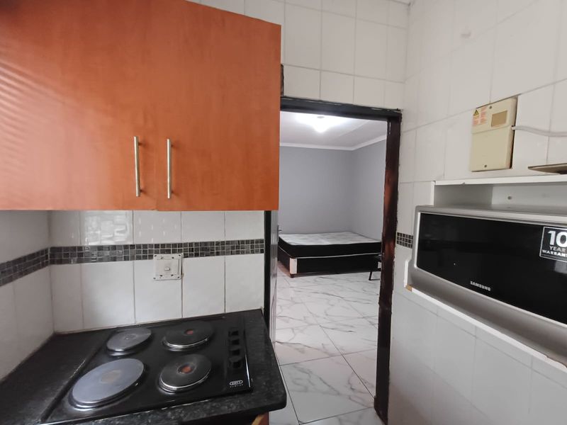 HUGE INVESTMENT PROPERTY IN SE 7. - Photo 5