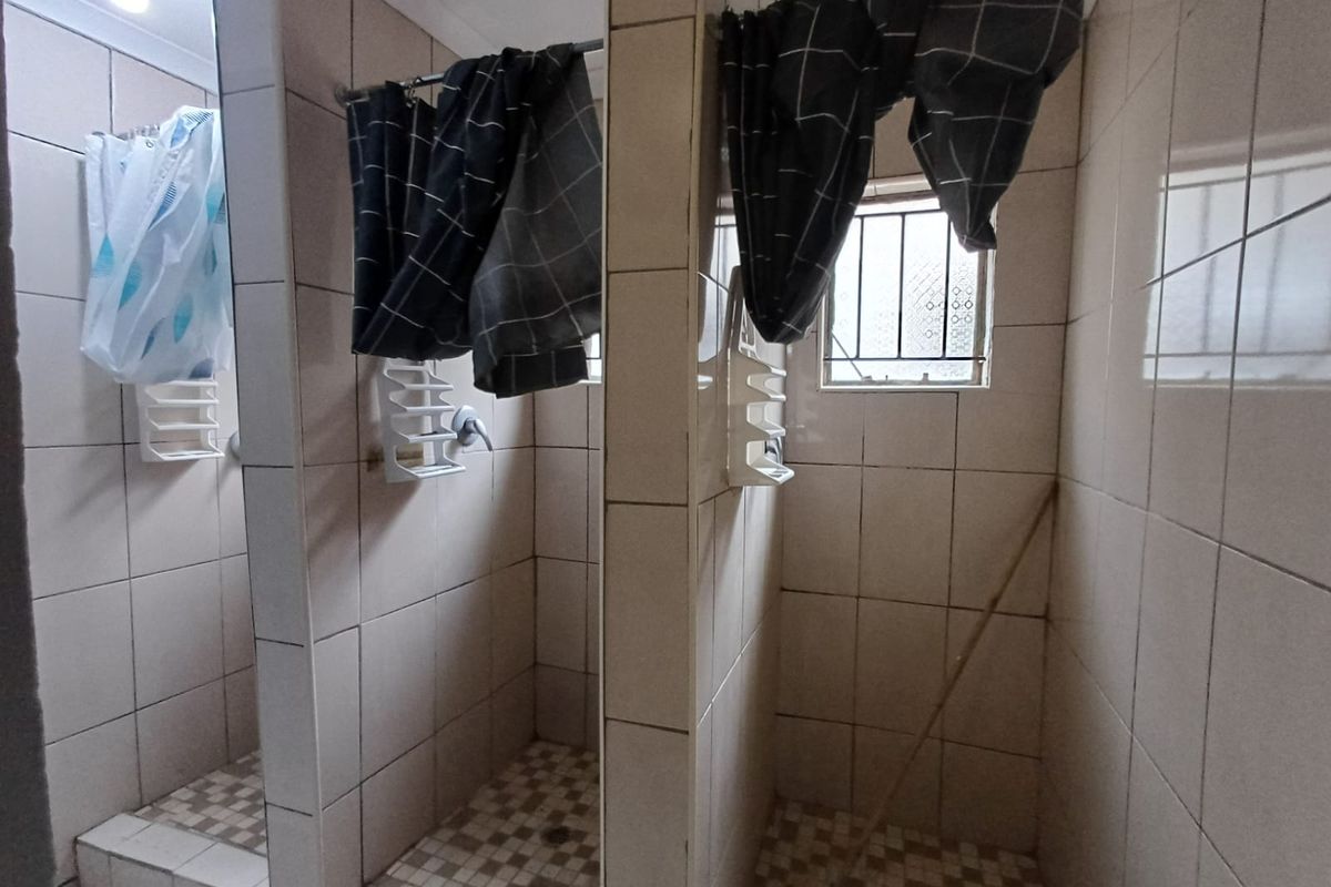 HUGE INVESTMENT PROPERTY IN SE 7. - Photo 3