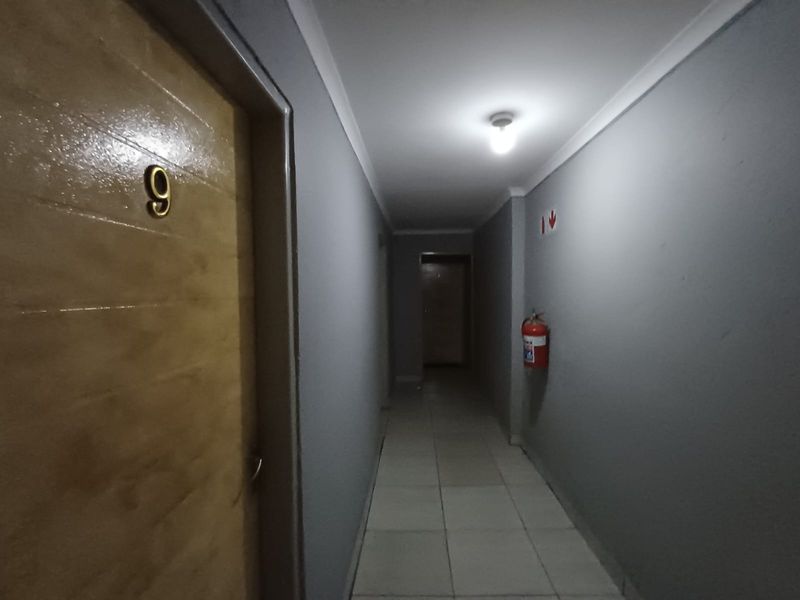 HUGE INVESTMENT PROPERTY IN SE 7. - Photo 2