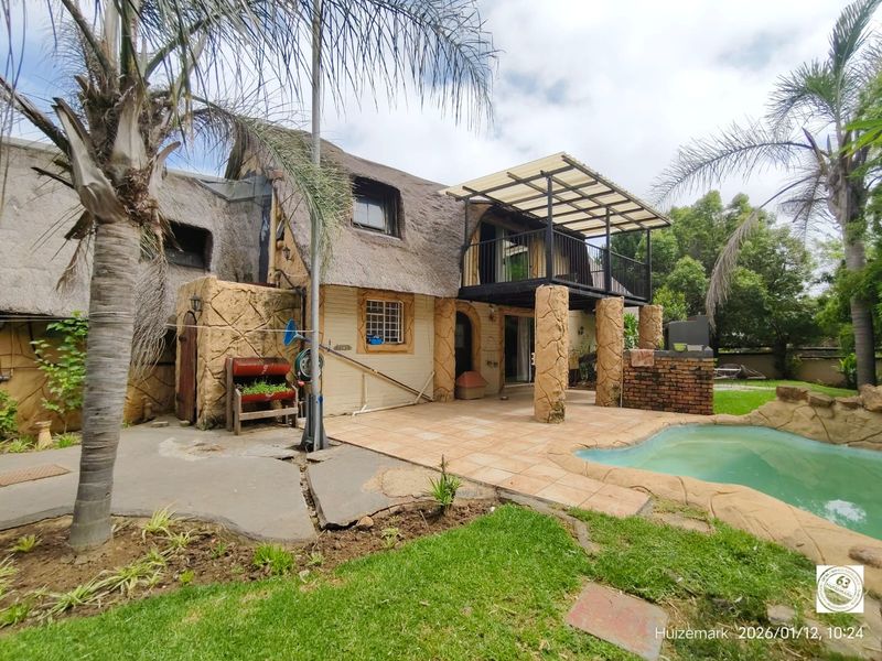 Magnificent double storey family home with endless potential – Deneysville - Photo 2