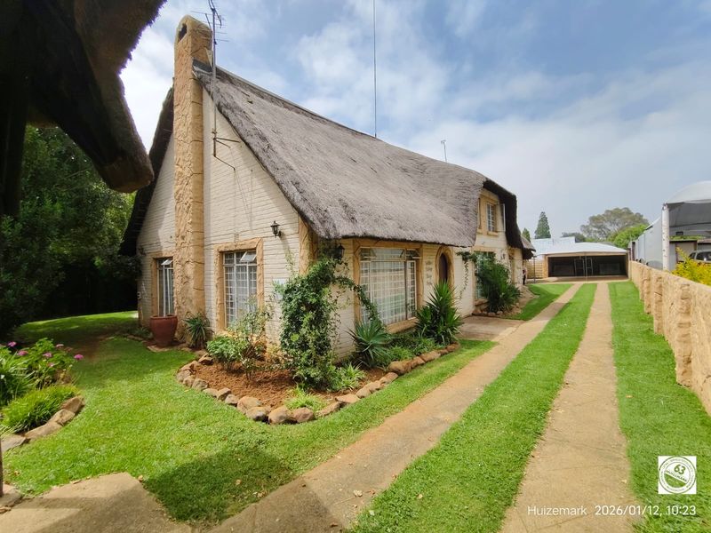 Magnificent double storey family home with endless potential – Deneysville - Photo 9