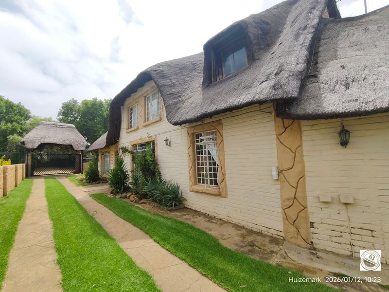 Magnificent double storey family home with endless potential – Deneysville - Photo 7