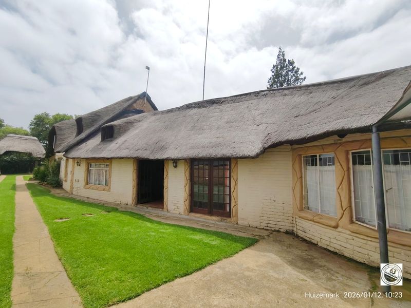 Magnificent double storey family home with endless potential – Deneysville - Photo 8