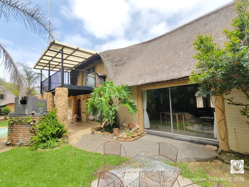 Magnificent double storey family home with endless potential – Deneysville - Photo 3