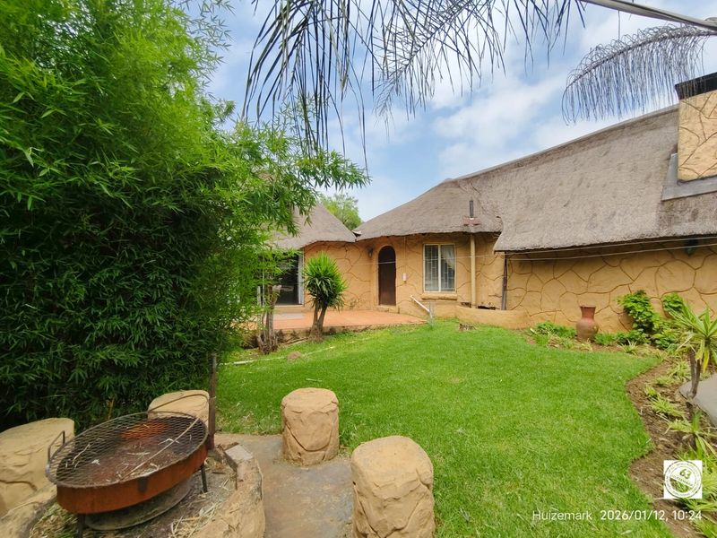 Magnificent double storey family home with endless potential – Deneysville - Photo 5