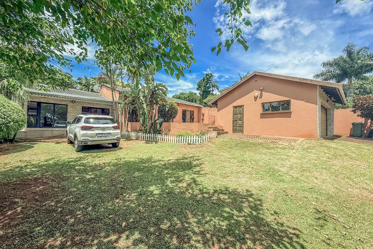 Spacious Newly Renovated 3-Bedroom Family Home - Photo 2