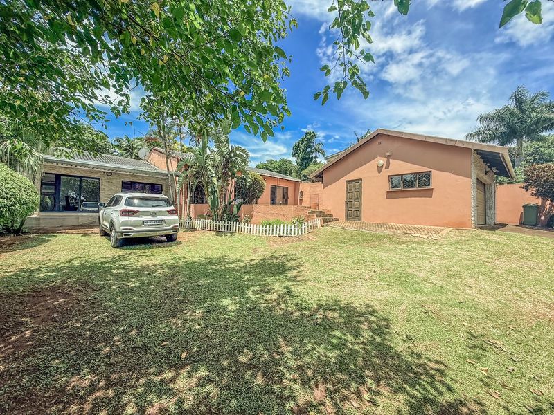 Spacious Newly Renovated 3-Bedroom Family Home - Photo 2