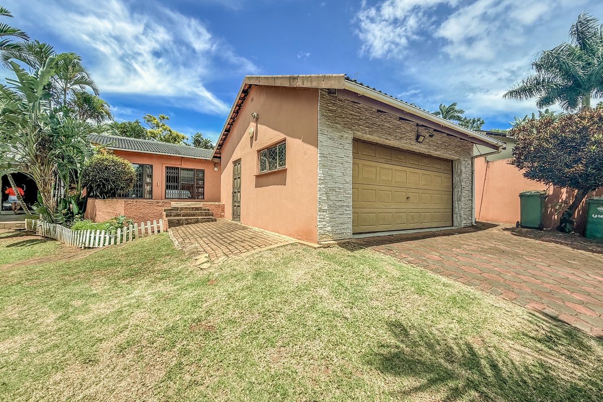 Spacious Newly Renovated 3-Bedroom Family Home - Photo 4
