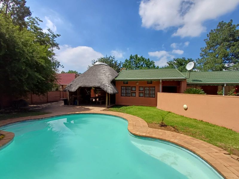 Big Family Home In Sasolburg Up For Grabs. - Photo 3