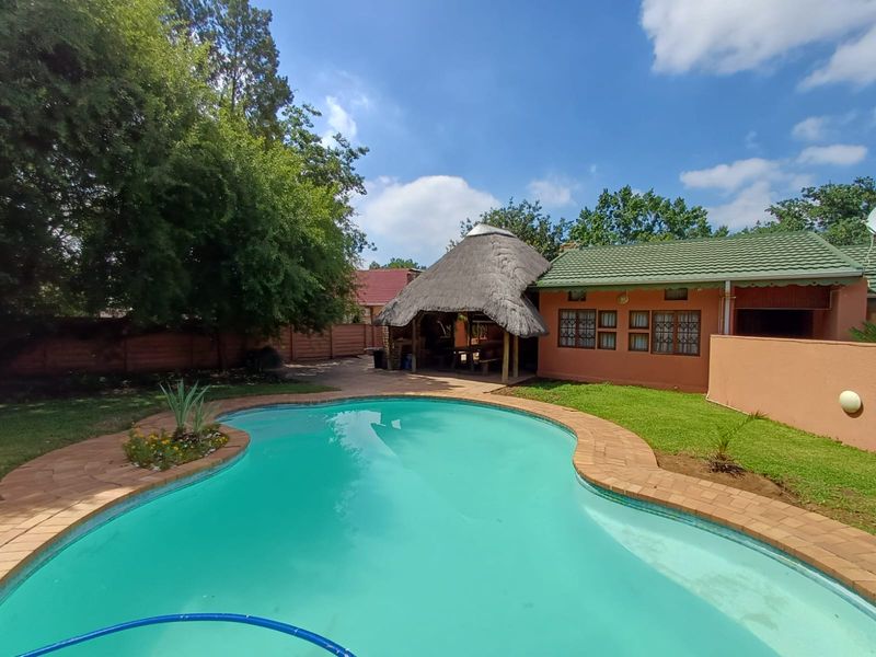 Big Family Home In Sasolburg Up For Grabs. - Photo 4