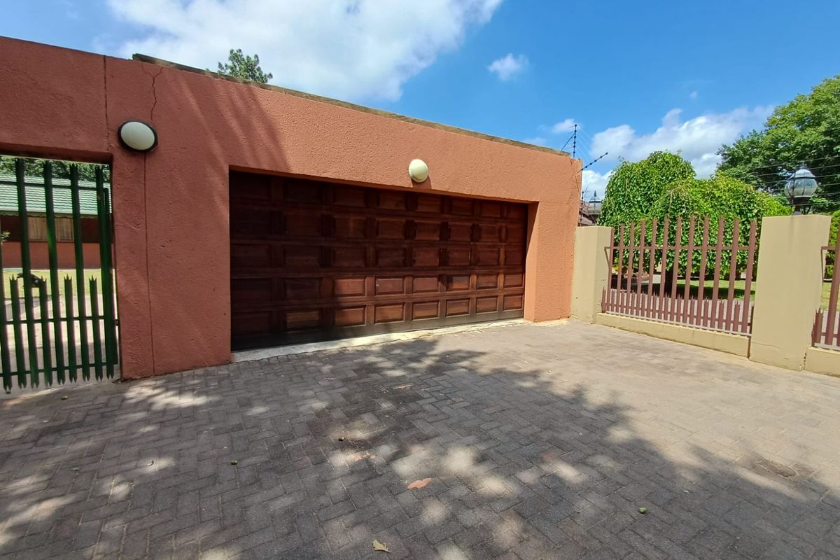Big Family Home In Sasolburg Up For Grabs. - Photo 2