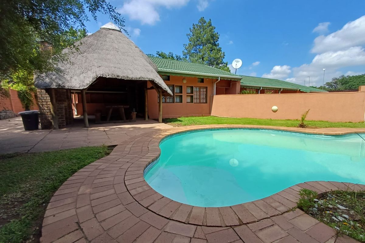 Big Family Home In Sasolburg Up For Grabs. - Photo 5