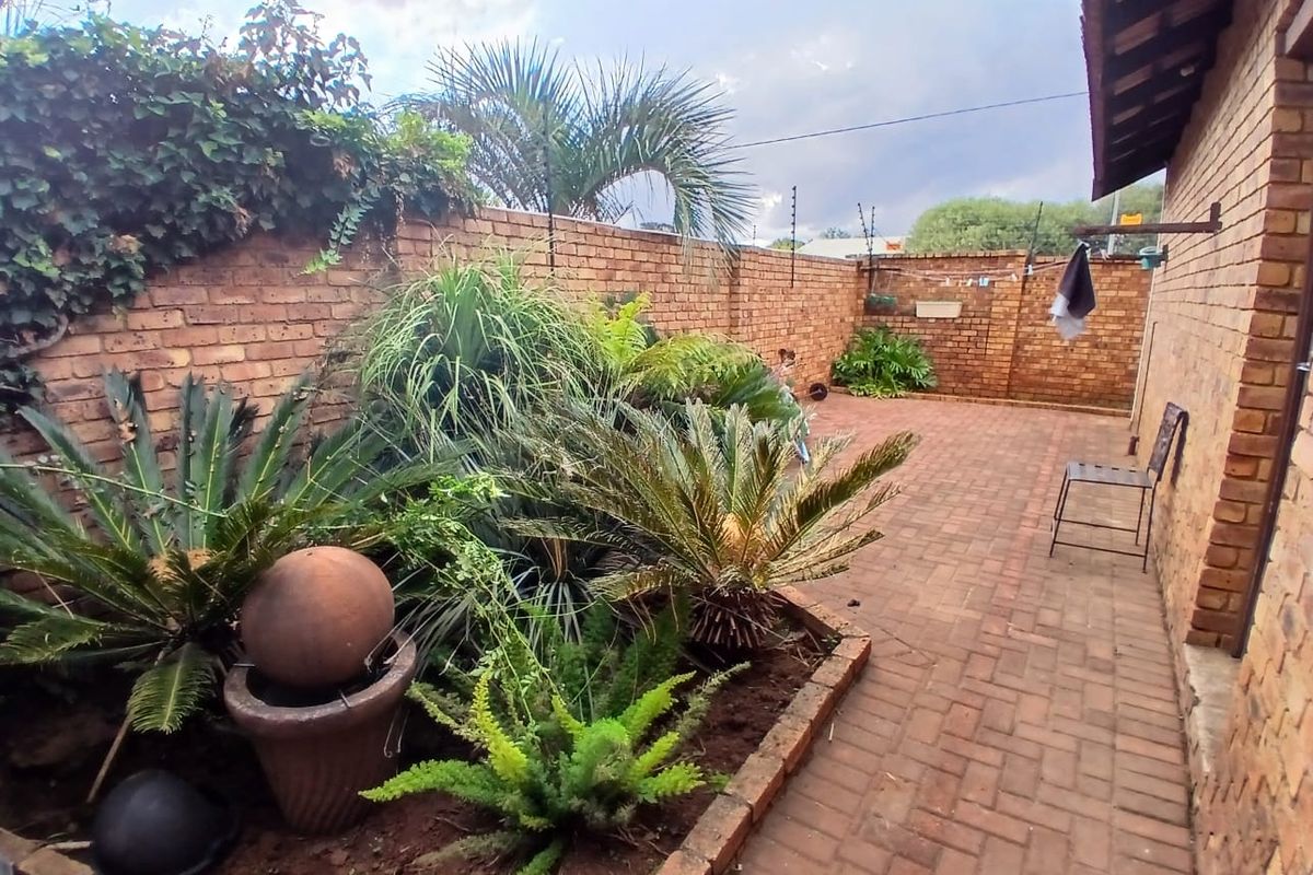 3 Bedroom House for Sale in New State Area - Photo 2