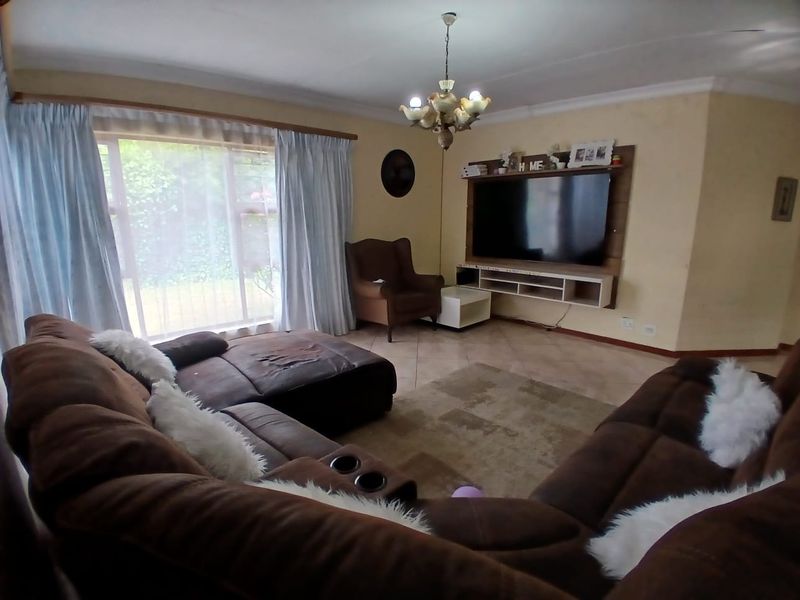 3 Bedroom House for Sale in New State Area - Photo 10