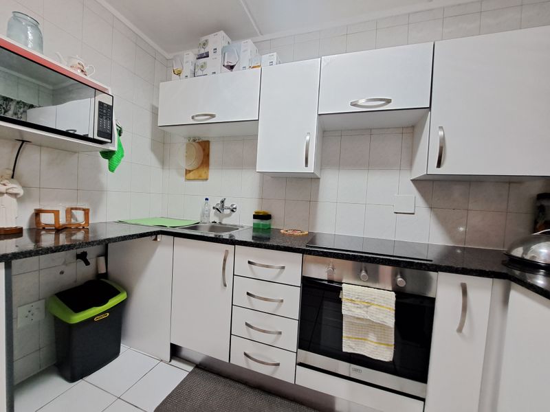 Stunning 1 bedroom ground floor Apartment - Photo 5