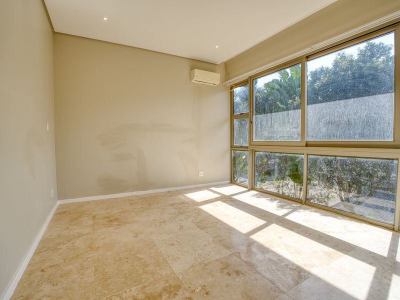 Modern Single-Level Condo with Forest Views – To Rent - Photo 10