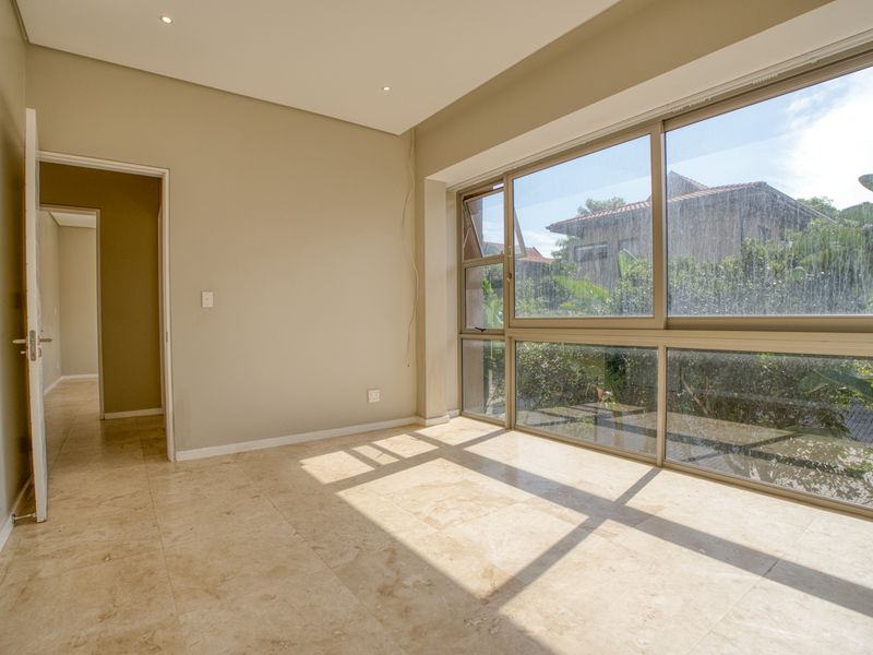 Modern Single-Level Condo with Forest Views – To Rent - Photo 8