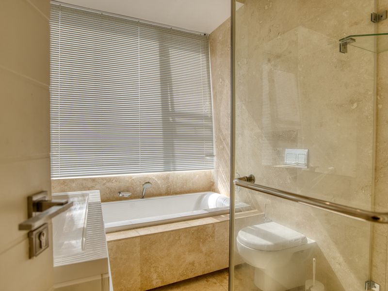 Modern Single-Level Condo with Forest Views – To Rent - Photo 9