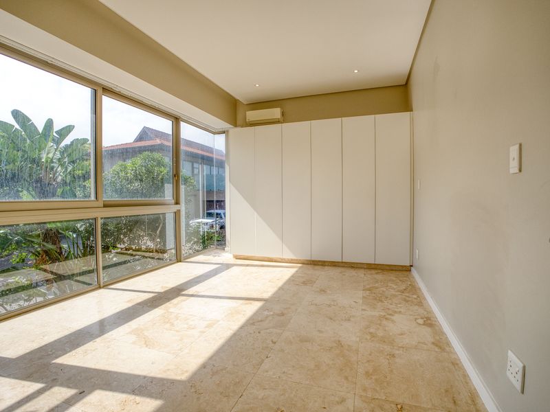 Modern Single-Level Condo with Forest Views – To Rent - Photo 7