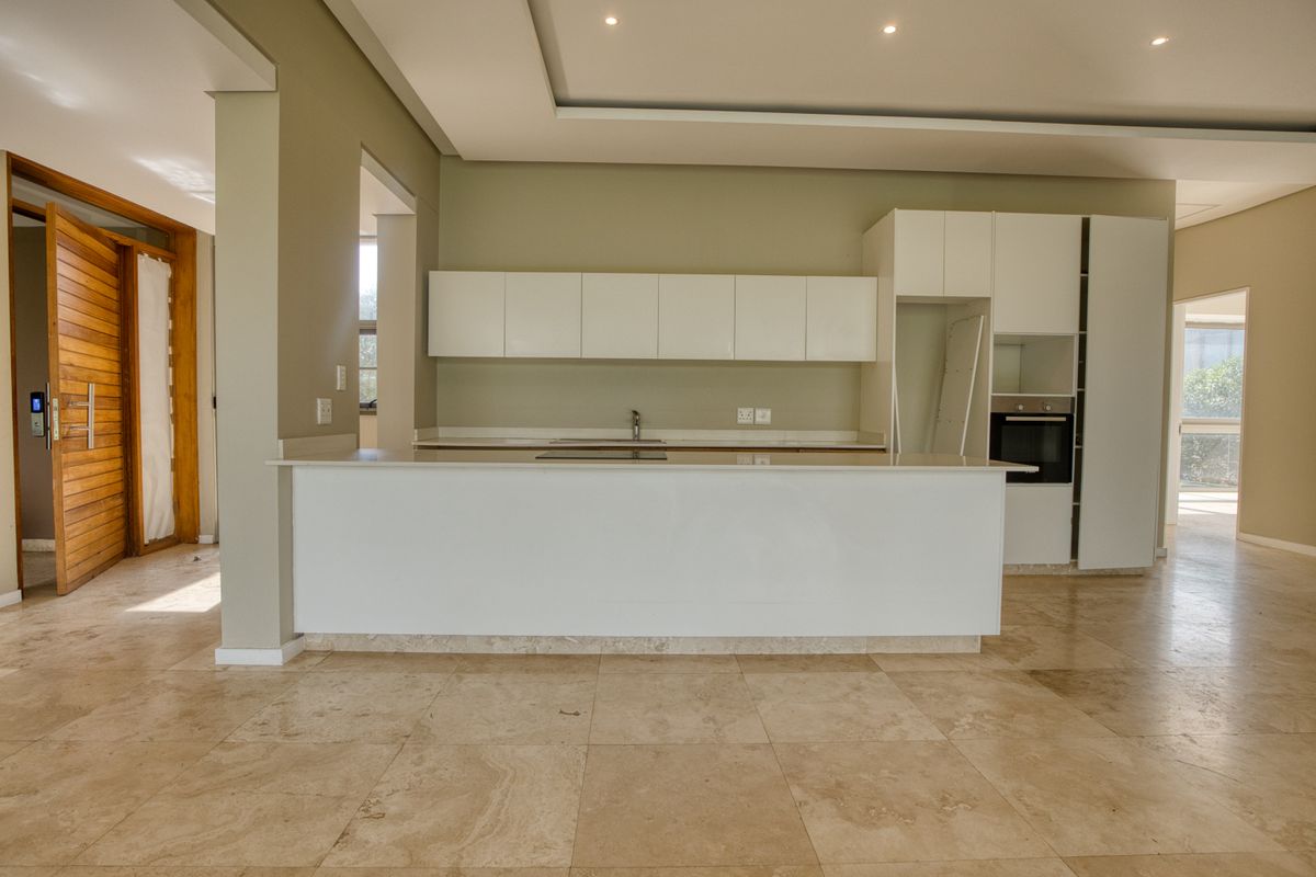 Modern Single-Level Condo with Forest Views – To Rent - Photo 4