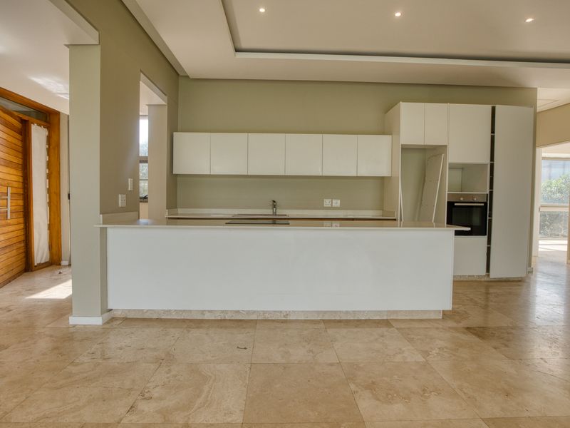 Modern Single-Level Condo with Forest Views – To Rent - Photo 4