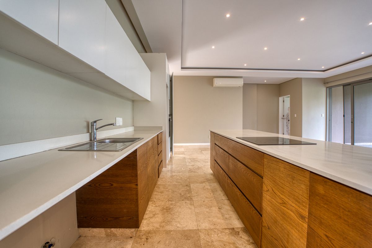 Modern Single-Level Condo with Forest Views – To Rent - Photo 2