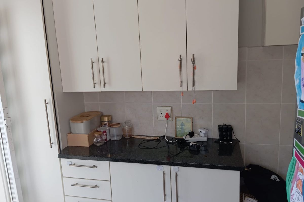 Modern 2-Bedroom, 2-Bathroom Semi-Detached Home with Valley Views – South End - Photo 5