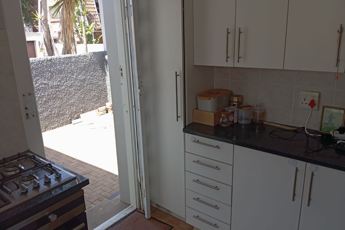 Modern 2-Bedroom, 2-Bathroom Semi-Detached Home with Valley Views – South End - Photo 4