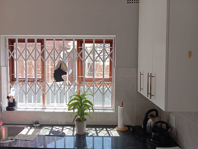 Modern 2-Bedroom, 2-Bathroom Semi-Detached Home with Valley Views – South End - Photo 9