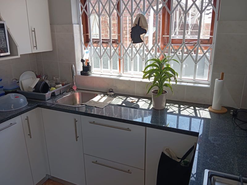 Modern 2-Bedroom, 2-Bathroom Semi-Detached Home with Valley Views – South End - Photo 8