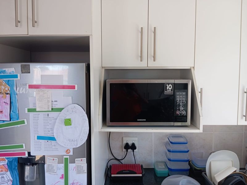 Modern 2-Bedroom, 2-Bathroom Semi-Detached Home with Valley Views – South End - Photo 7