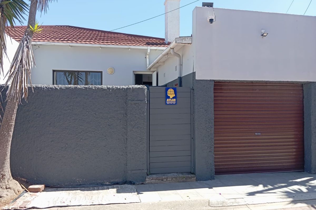 Modern 2-Bedroom, 2-Bathroom Semi-Detached Home with Valley Views – South End - Photo 2