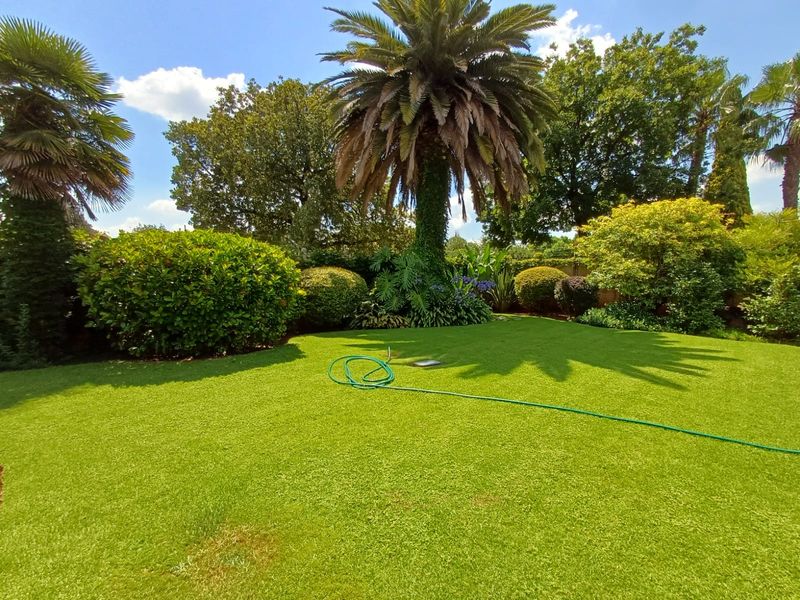 This Honestly Is One Of The Most Majestic Garden Spaces I Have Ever Seen. - Photo 3