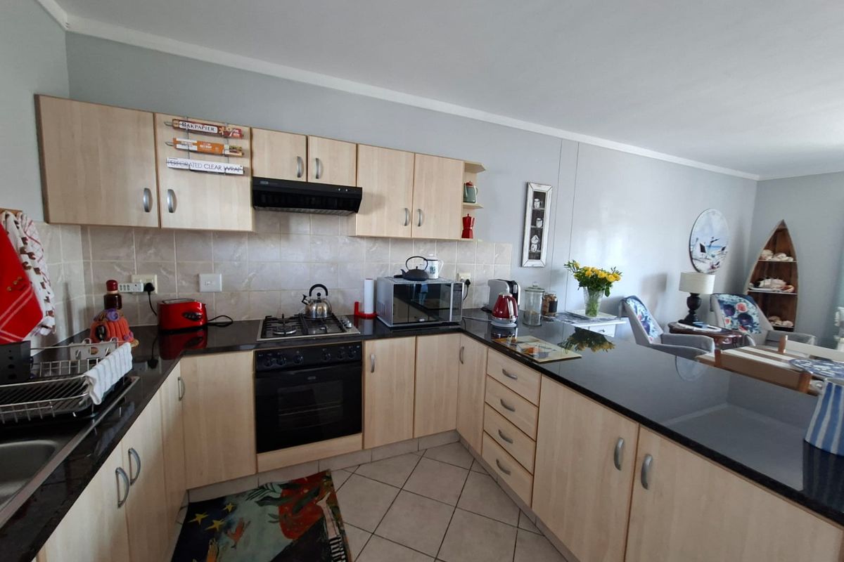 Large, Delightful apartment in Reebok - Photo 4