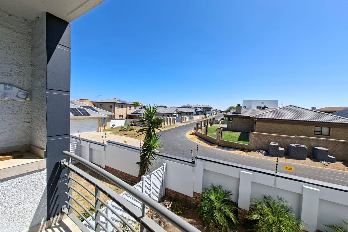 Large, Delightful apartment in Reebok - Photo 3