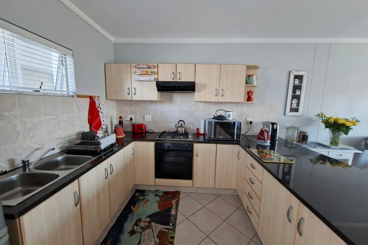 Large, Delightful apartment in Reebok - Photo 2