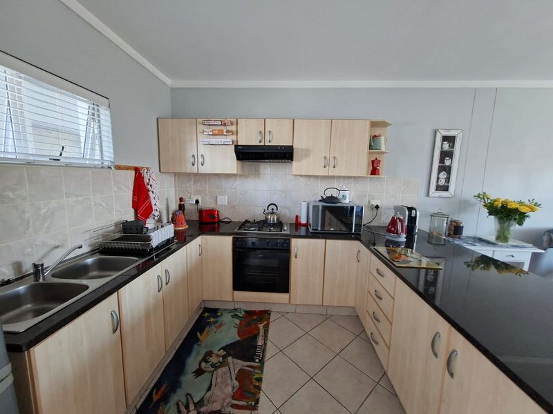 Large, Delightful apartment in Reebok - Photo 2