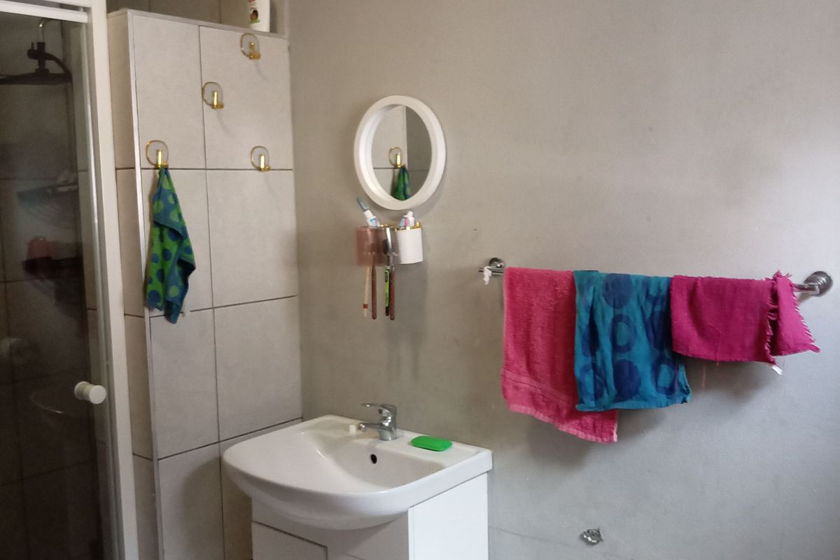 2 Bedroom Flat for Sale – Walking Distance to CBD - Photo 2